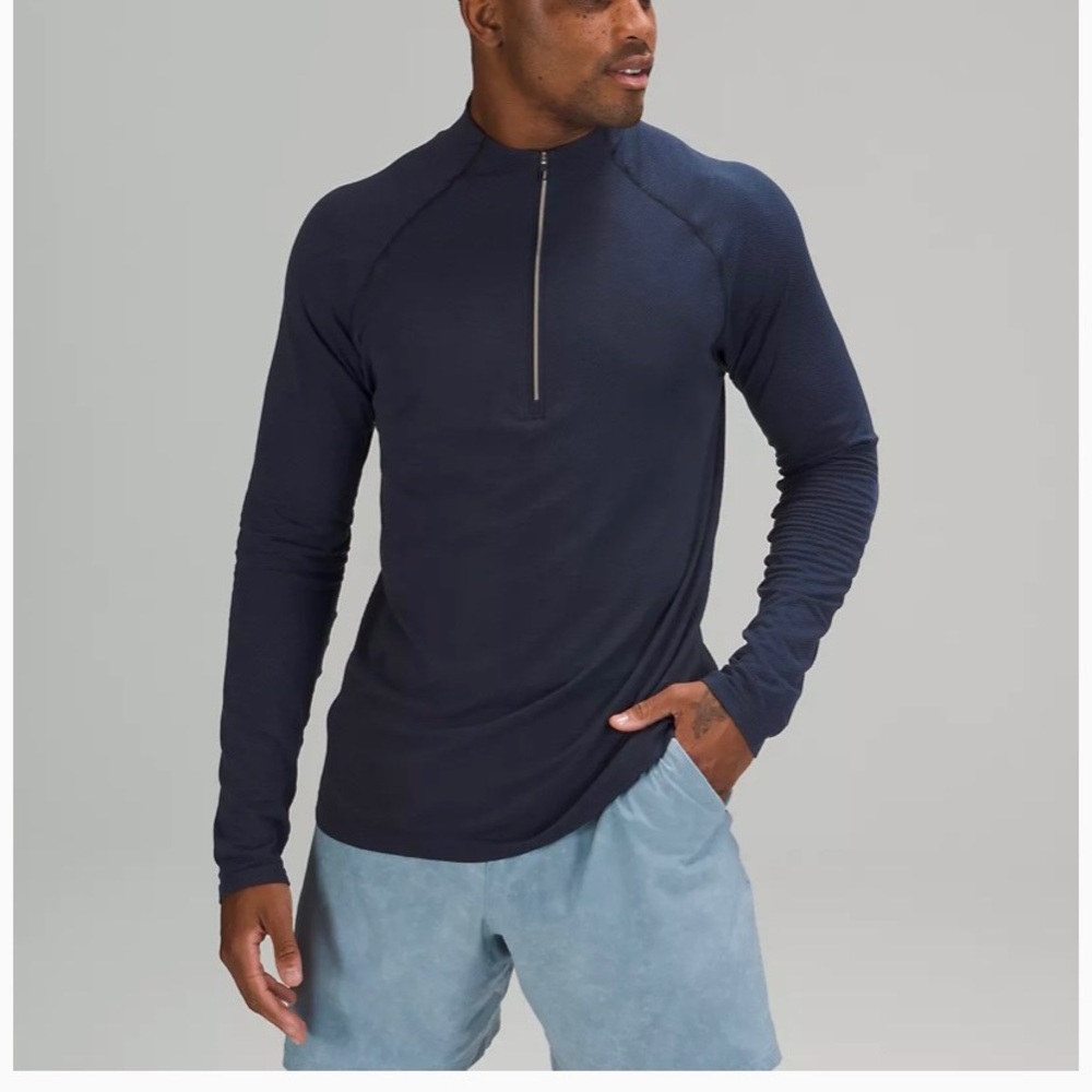 NWOT Lululemon. Metal Vent Tech Half Zip. Size Small. Dark blue.